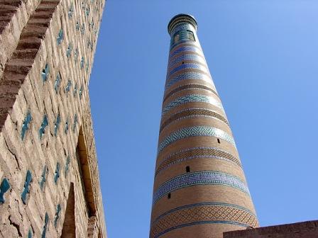 http://www.samarkandtour.com/media/photos/khiva/islam-khodja_minaret.JPG